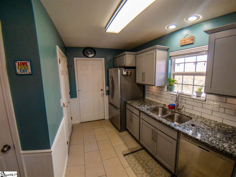 Property image 4 at 255 Lynhaven Drive, Spartanburg, SC 29303