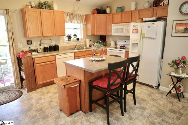 Property image 4 at 2 Reid Valley Court, Taylors, SC 29687