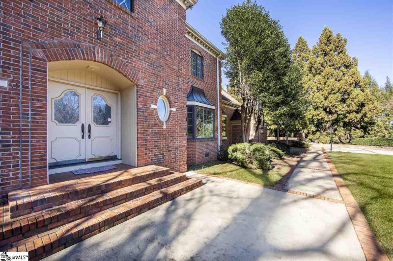 Property image 2 at 105 W Round Hill Road, Greenville, SC 29617