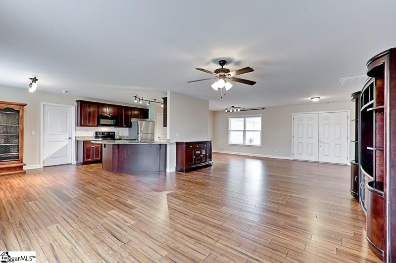 Property image 5 at 484 Carriage Gate Drive, Wellford, SC 29385