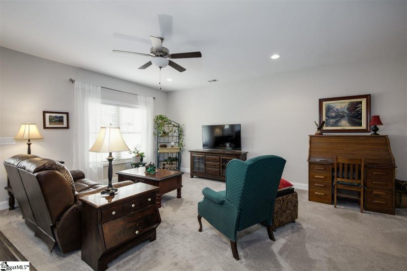 Property image 2 at 19 Shady Hollow Lane, Greer, SC 29651