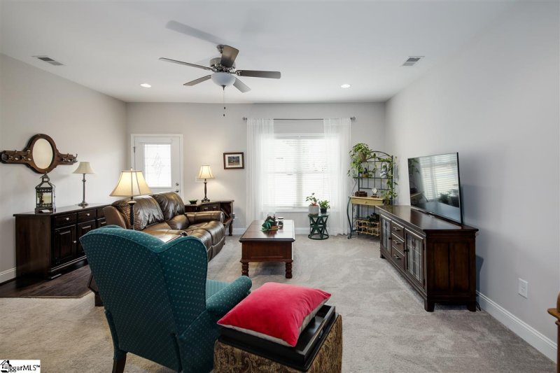 Property image 3 at 19 Shady Hollow Lane, Greer, SC 29651