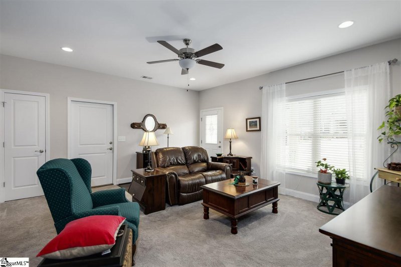 Property image 4 at 19 Shady Hollow Lane, Greer, SC 29651