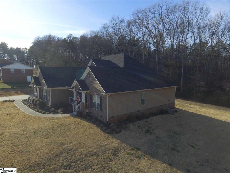 Property image 2 at 1149 Lakeview Drive, Greenville, SC 29611