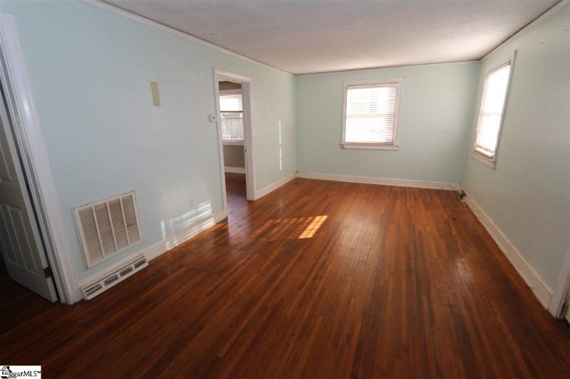 Property image 2 at 16 Essex Court, Greenville, SC 29609