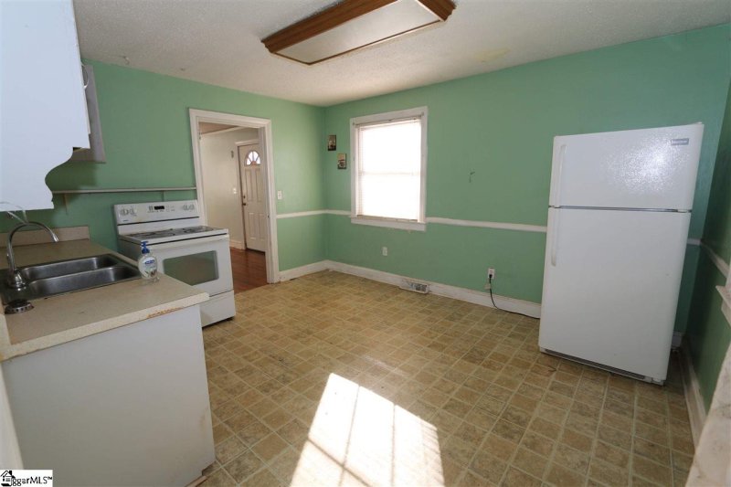 Property image 3 at 16 Essex Court, Greenville, SC 29609