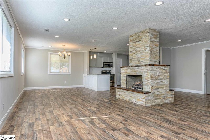 Property image 2 at 614 Fairview Street, Fountain Inn, SC 29644