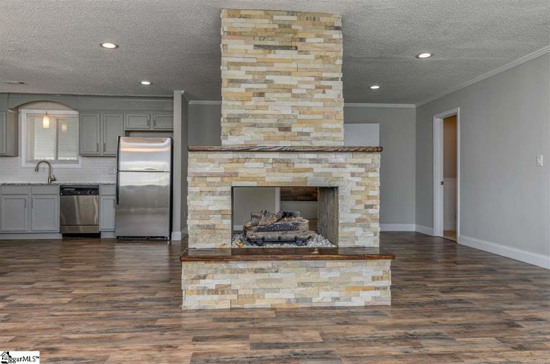 Property image 3 at 614 Fairview Street, Fountain Inn, SC 29644