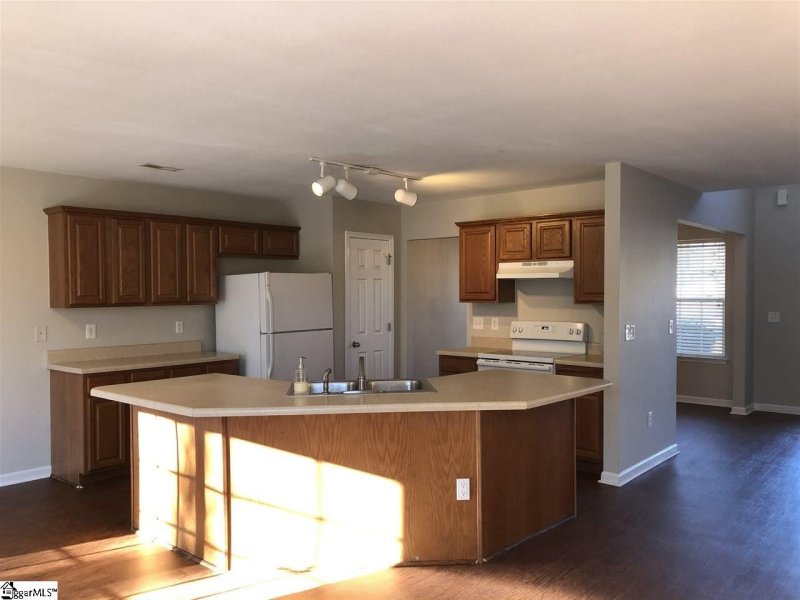 Property image 2 at 243 Stockbridge Drive, Spartanburg, SC 29301