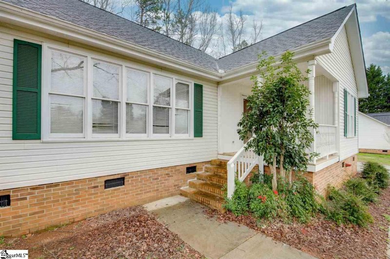Property image 3 of 241 Waterbury Court in Ambergate, Simpsonville, SC 29680