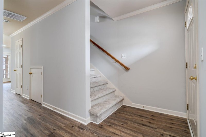 Property image 4 at 1122 E Lee Road, Taylors, SC 29687