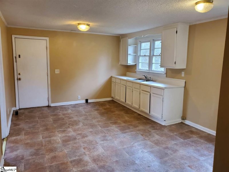 Property image 4 at 435 S Fairfield Road, Greenville, SC 29605-5025