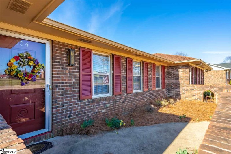 Property image 2 at 104 Hendrix Drive, Boiling Springs, SC 29316