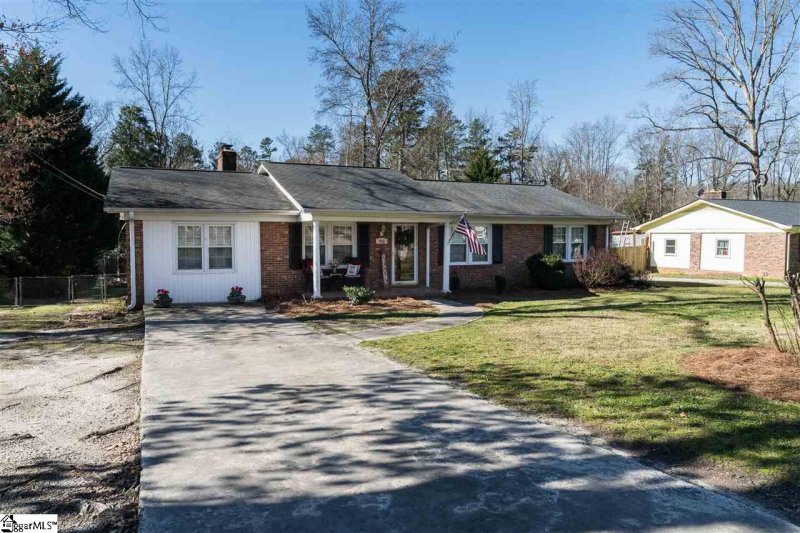 Property image 2 at 406 Heathwood Drive, Taylors, SC 29687