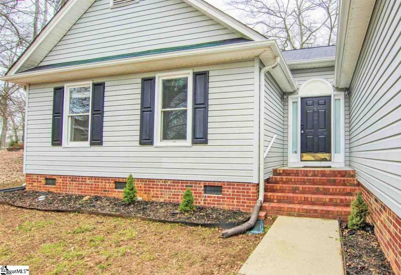 Property image 2 at 5 E Marley Lane, Simpsonville, SC 29681