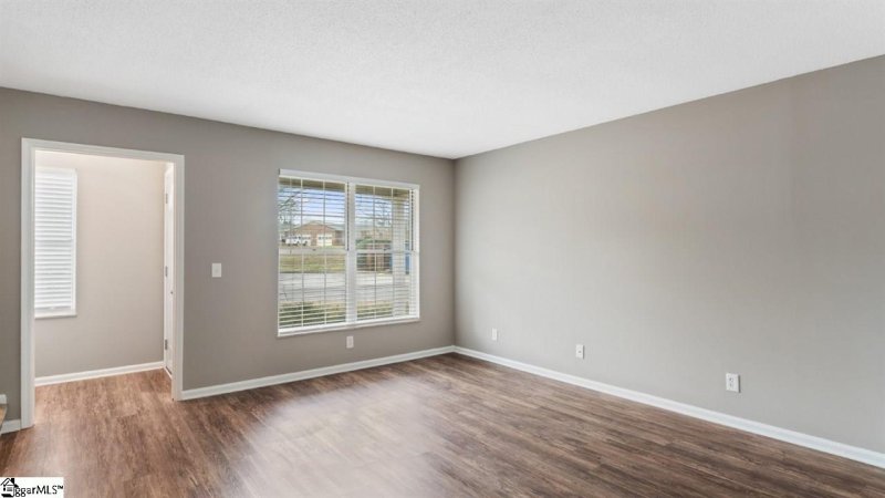 Property image 3 at 136 Shady Tree Drive, Taylors, SC 29687