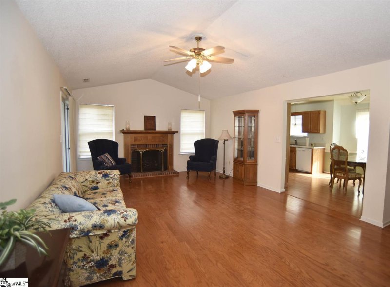 Property image 2 at 14 N Banyan Court, Taylors, SC 29687