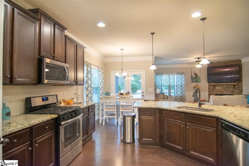 Property image 3 at 221 Delbourne Lane, Greer, SC 29651