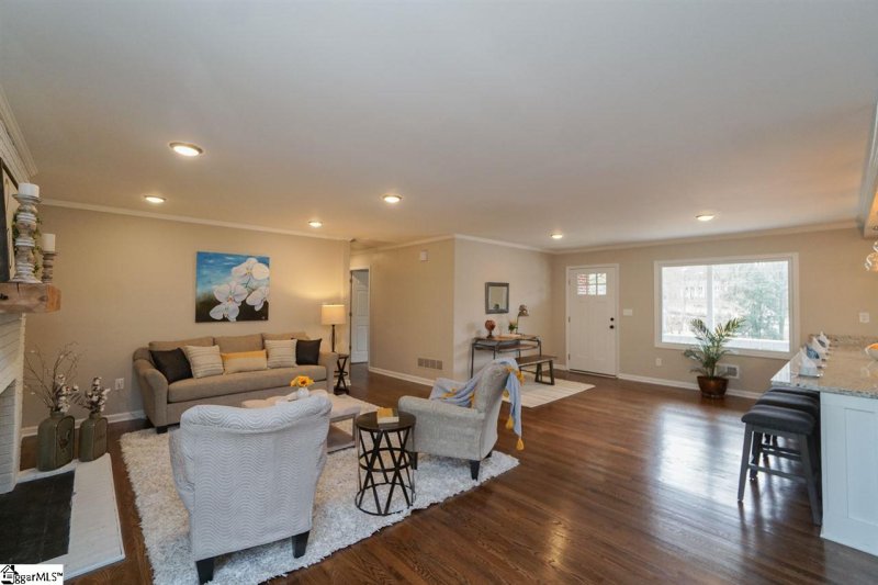 Property image 2 at 223 Lowndes Avenue, Greenville, SC 29607-1433