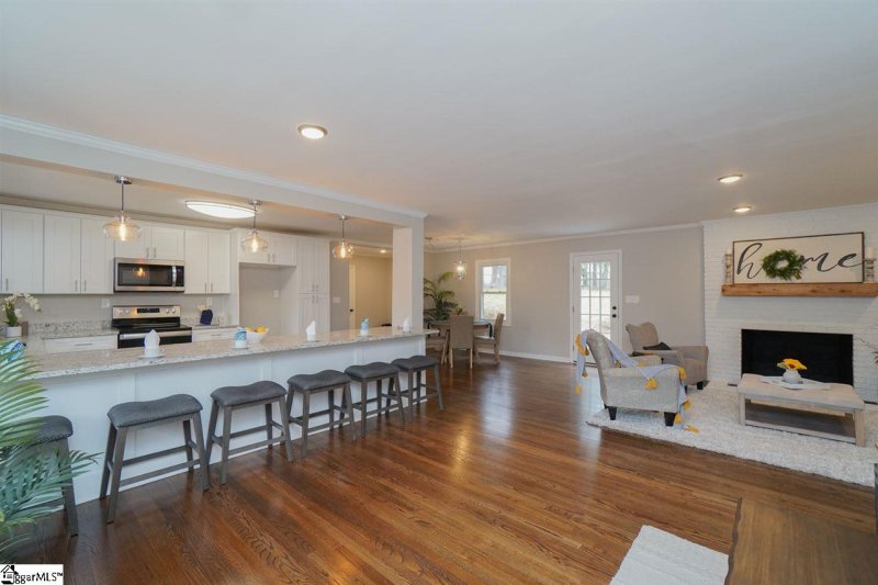 Property image 5 at 223 Lowndes Avenue, Greenville, SC 29607-1433