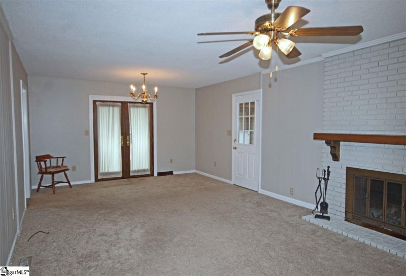 Property image 4 at 10 Cardinal Drive, Taylors, SC 29687