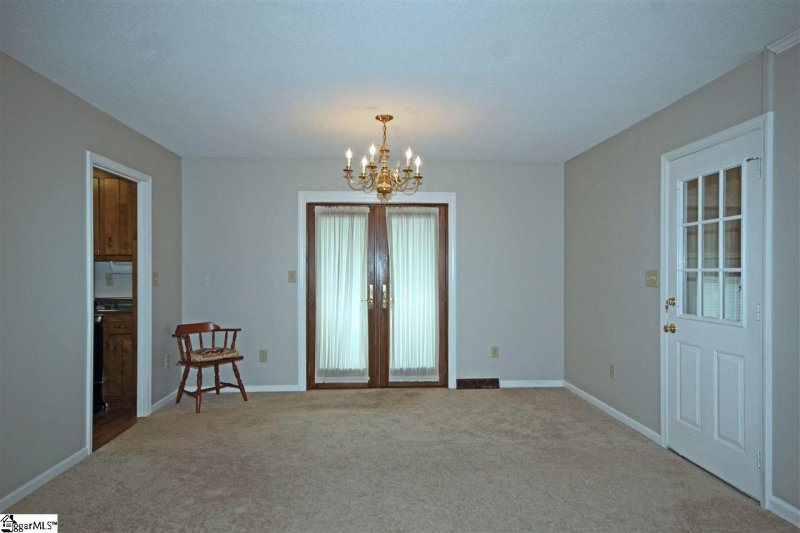 Property image 5 at 10 Cardinal Drive, Taylors, SC 29687