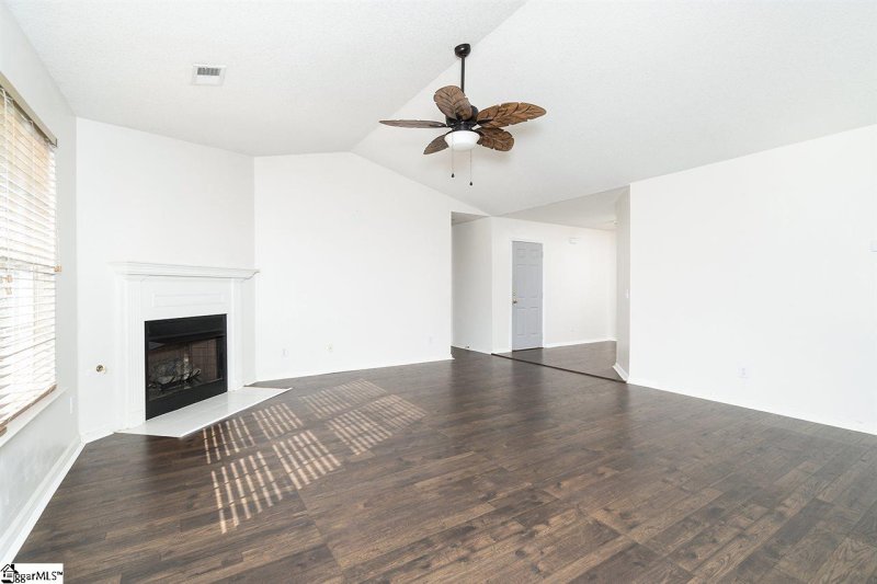 Property image 4 at 409 Juniper Leaf Way, Greer, SC 29687