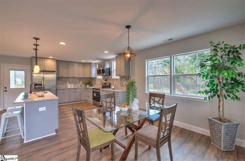 Property image 4 at 10 N Rockview Heights, Greenville, SC 29607