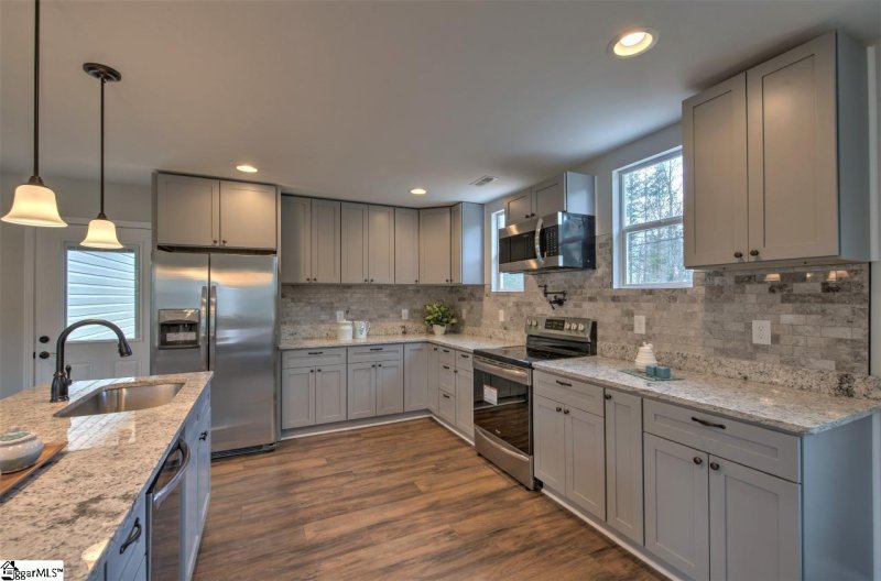 Property image 5 at 10 N Rockview Heights, Greenville, SC 29607