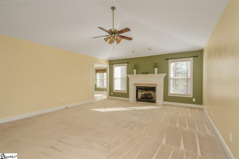 Property image 3 at 205 Chetsworth Lane, Greenville, SC 29607