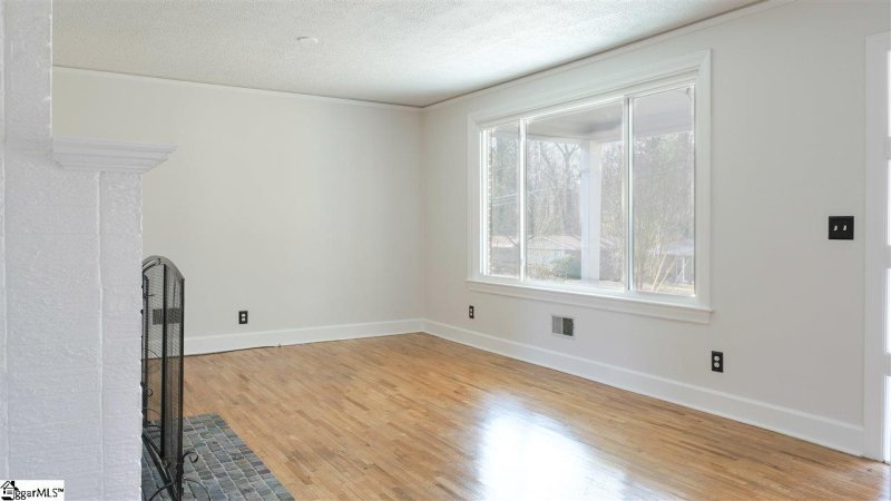 Property image 3 at 214 Helen Street, Simpsonville, SC 29681