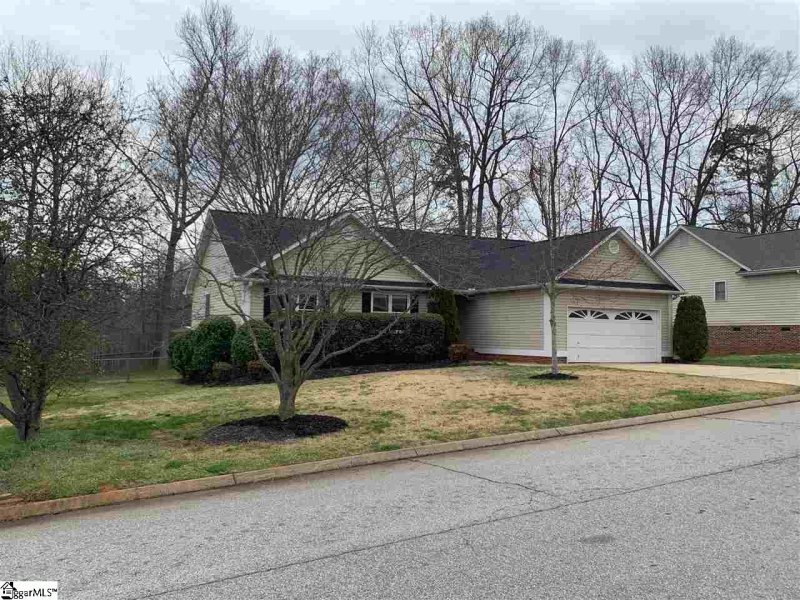 Property image 2 of 126 Hatteras Lane in Ambergate, Simpsonville, SC 29680