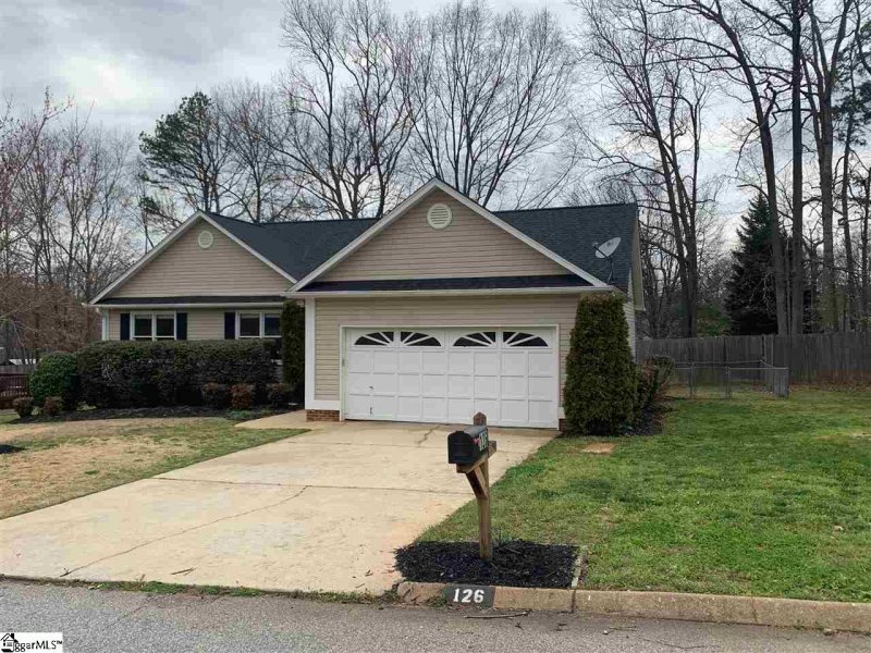 Property image 3 of 126 Hatteras Lane in Ambergate, Simpsonville, SC 29680