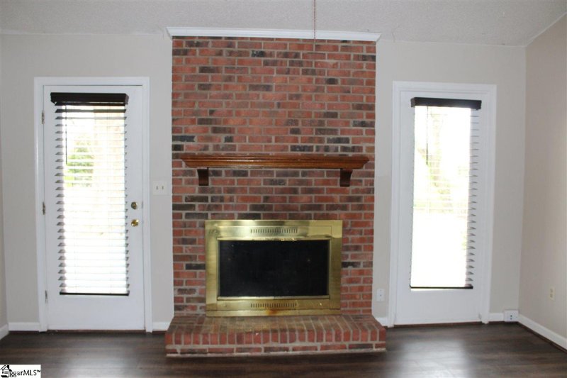 Property image 3 at 201 Belcross Drive, Simpsonville, SC 29681