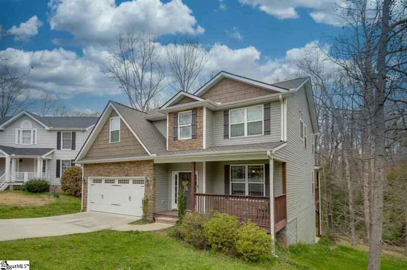 Property image 2 at 8 Old Oak Drive, Taylors, SC 29687