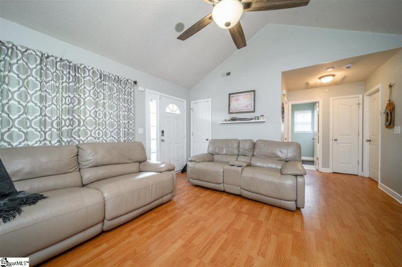 Property image 2 at 14 Cole Creek Court, Greer, SC 29651