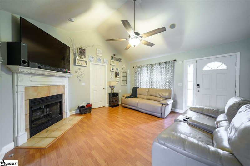 Property image 3 at 14 Cole Creek Court, Greer, SC 29651