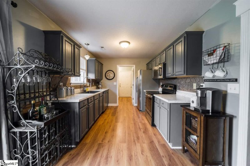 Property image 4 at 14 Cole Creek Court, Greer, SC 29651