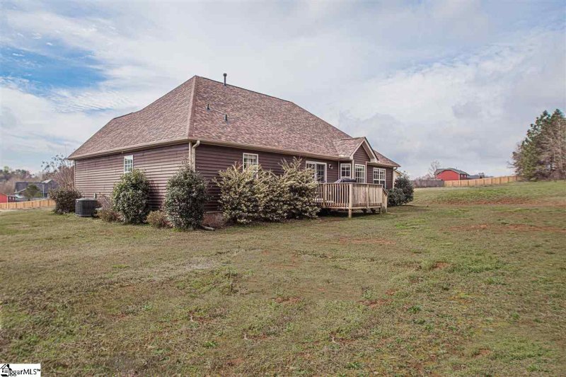 Property image 5 at 32 Berry Pine Court, Taylors, SC 29687