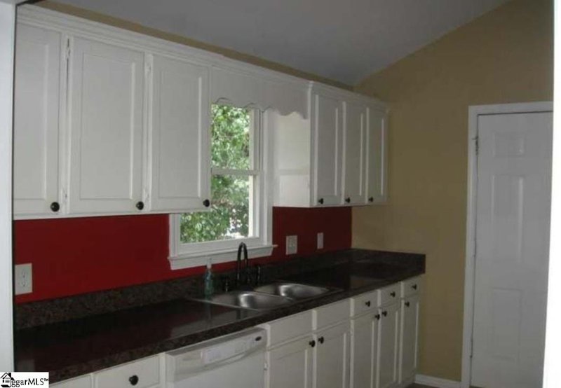 Property image 2 of 302 Waterbury Court in Ambergate, Simpsonville, SC 29681