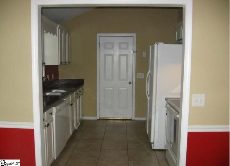Property image 3 of 302 Waterbury Court in Ambergate, Simpsonville, SC 29681