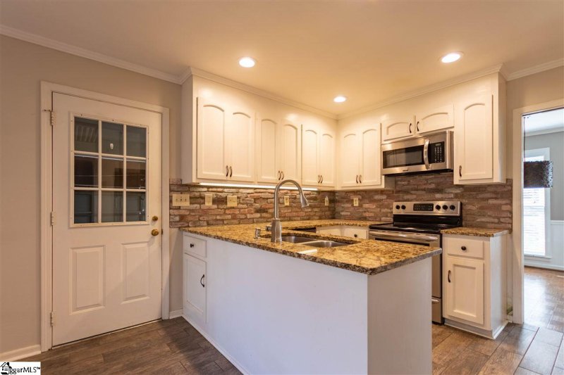 Property image 5 at 2 MILFORD Court, Taylors, SC 29687