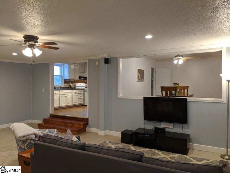 Property image 2 at 8 Lermann Drive, Greenville, SC 29605