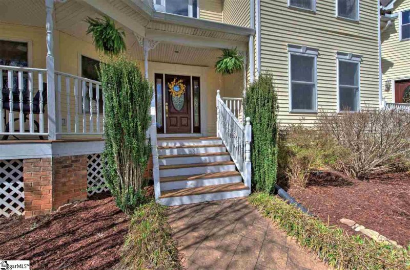 Property image 2 at 2 Cherry Field Court, Greer, SC 29651