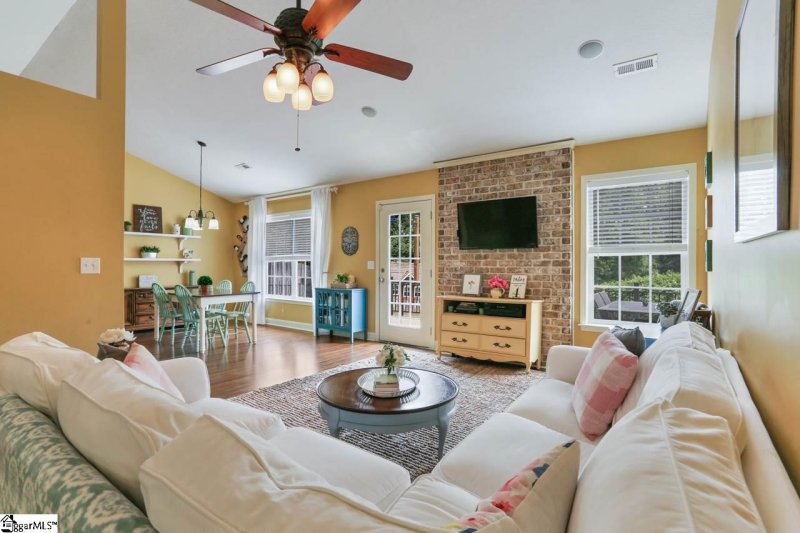 Property image 3 at 24 Cardinal Creek Drive, Greenville, SC 29607