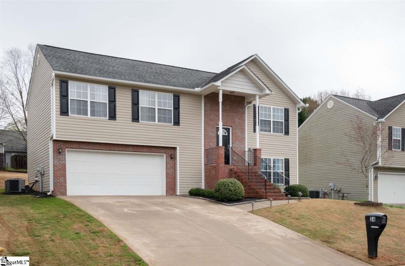 Property image 3 at 34 Spring Fellow Lane, Taylors, SC 29687-1714