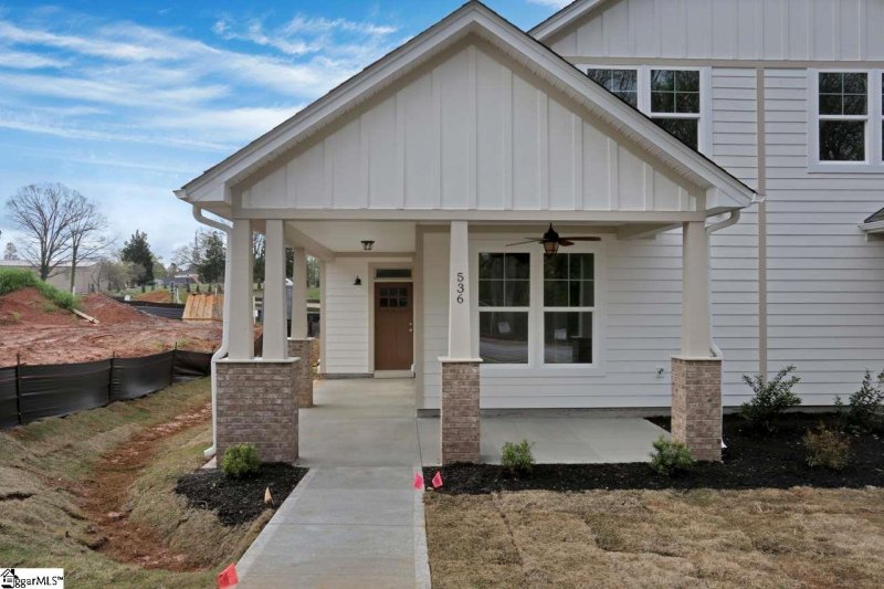 Property image 2 at 536 Twin Lake Road, Greenville, SC 29609