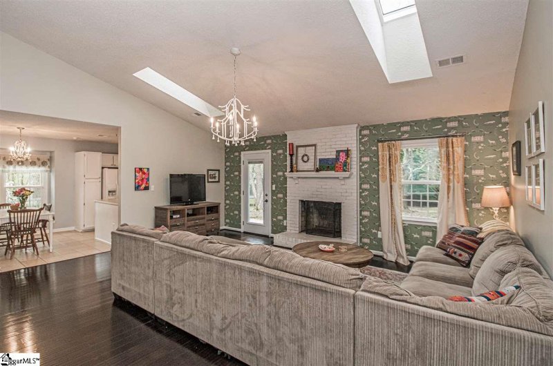 Property image 2 at 6 Ansley Court, Simpsonville, SC 29681