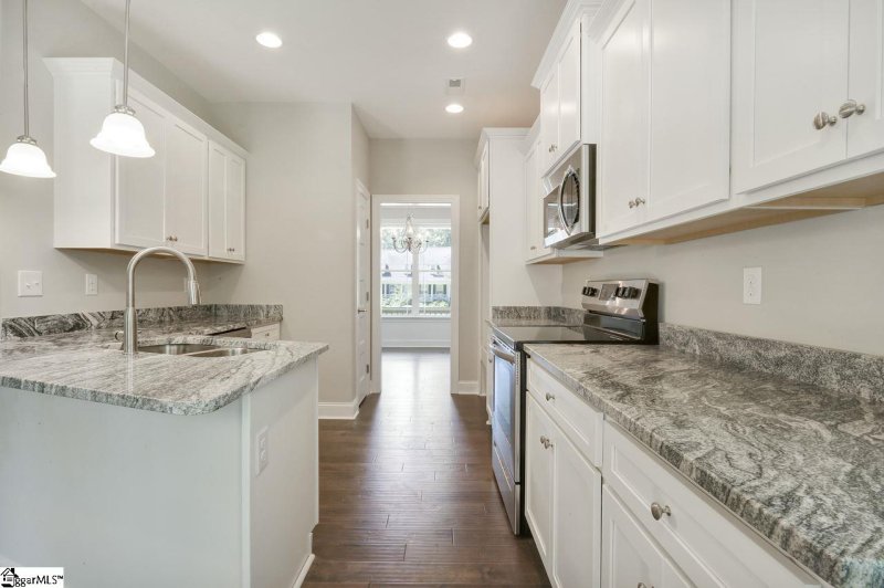 Property image 3 at 8 Spur Drive, Travelers Rest, SC 29690