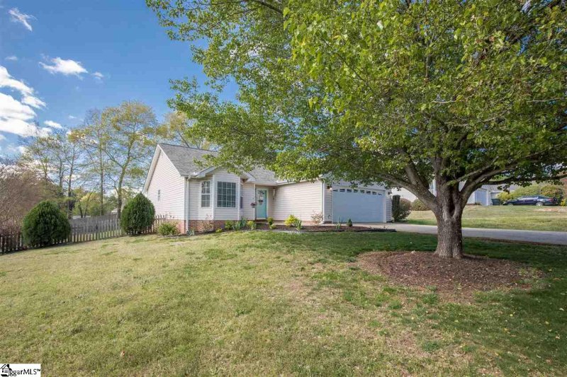 Property image 2 at 1 Meadow Hill Way, Taylors, SC 29687